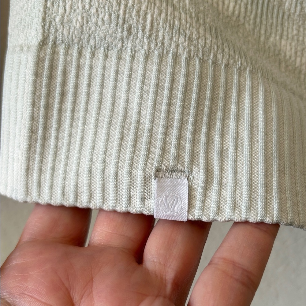 lululemon athletica textured Crew neck top - Picture 5 of 5